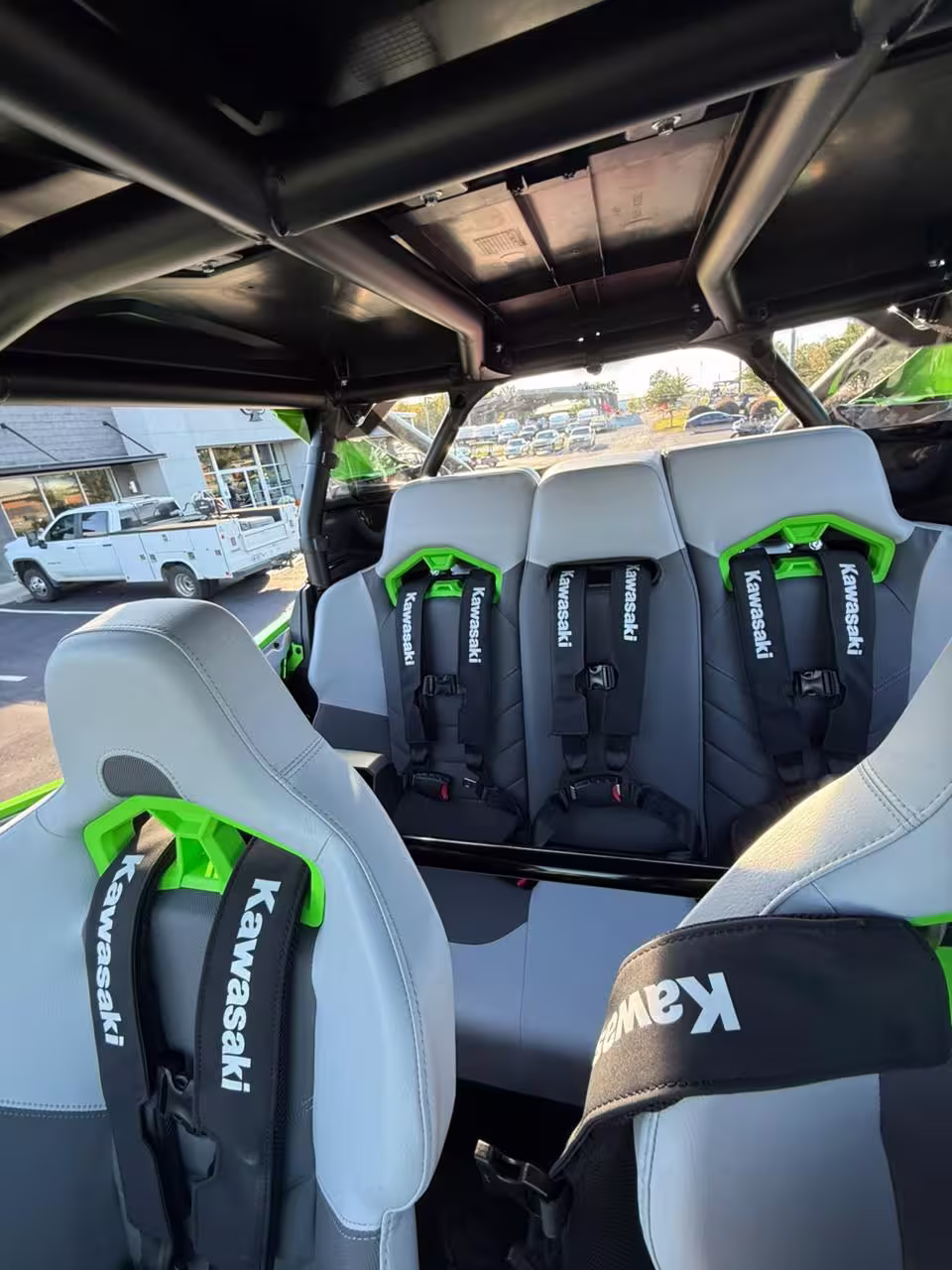 Side-by-Side vehicle seating distribution